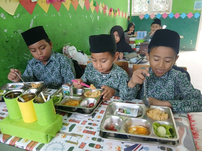 MIN 3 Kerinci Makanan Bergizi Gratis (MBG)