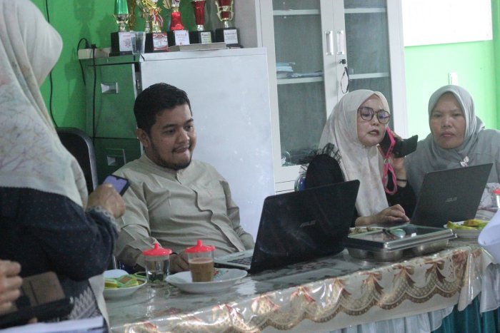 Kantor Kemenag Kerinci Turun Langsung ke MIN 3 Kerinci, Cek Kelengkapan Berkas Kenaikan Pangkat Guru Kantor Kemenag Kerinci Turun Langsung ke MIN 3 Kerinci, Cek Kelengkapan Berkas Kenaikan Pangkat Guru