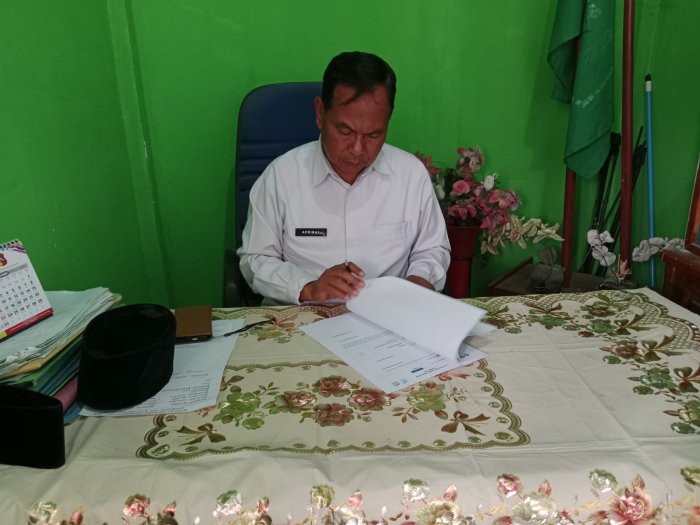 Tingkatkan Kedisiplinan ASN, Kepala MIN 3 Kerinci Menandatanganan LKH Guru Tingkatkan Kedisiplinan ASN, Kepala MIN 3 Kerinci Menandatanganan LKH Guru