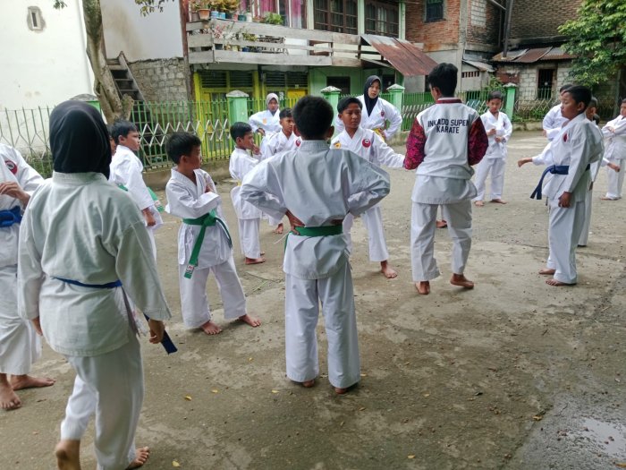 Latihan Karate Rutin MIN 3 Kerinci: Membangun Fisik Kuat dan Mental Disiplin