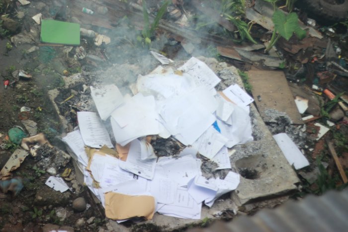 Tertib Administrasi, MIN 3 Kerinci Lakukan Pemusnahan Dokumen Lama Sesuai Prosedur