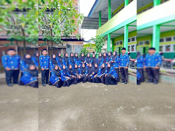 Dedikasi Tanpa Batas Guru MIN 3 Kerinci Jadi Petugas Upacara Hari Pahlawan