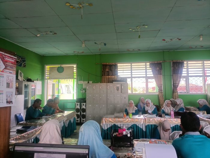 Persiapkan Evaluasi Akhir, Kepala MIN 3 Kerinci Pimpin Rapat Pembahasan Ujian dan TKA