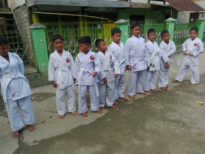 Semangat Pagi Siswa MIN 3 Kerinci Rajin Latihan Karate di Minggu Pagi