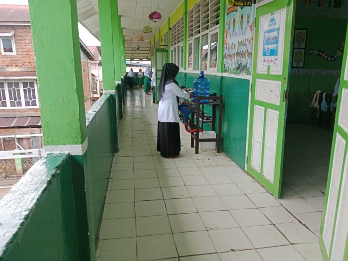 Kebersihan Pilar Utama Pembentukan Karakter di MIN 3 Kerinci