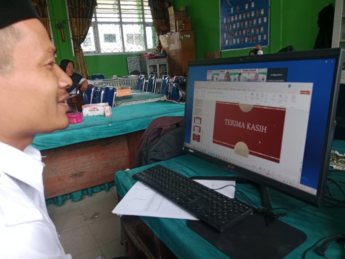 Waka Kurikulum Menjadi Mentor Cpns Untuk Salah Satu Guru BK Yang Baru Lulus CPNS