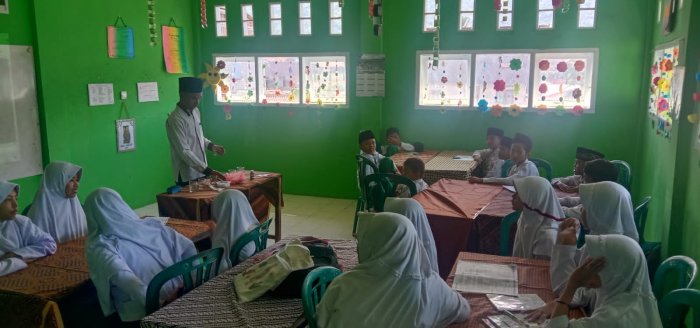 Mencetak Generasi Cerdas dan Berakhlak