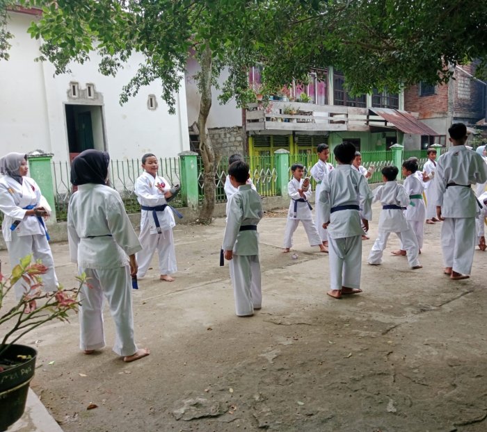 Jumat Sore di MIN 3 Kerinci Semangat Menggema dalam Latihan Karate Rutin