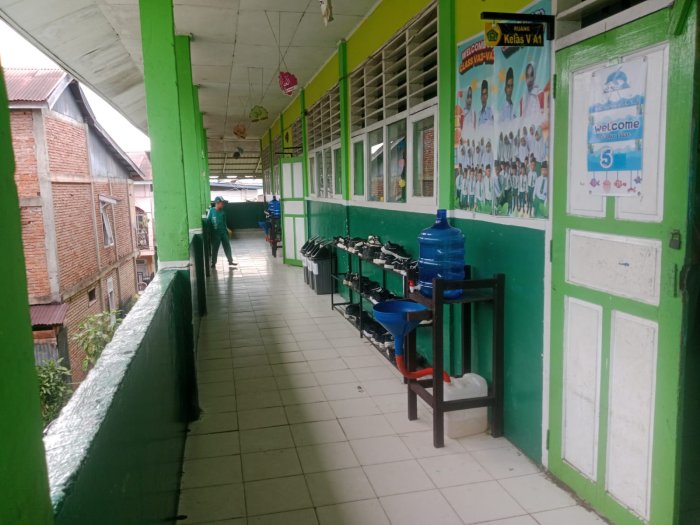 Wujudkan Lingkungan Sehat, Kepala MIN 3 Kerinci Pimpin Gerakan Peduli Kebersihan