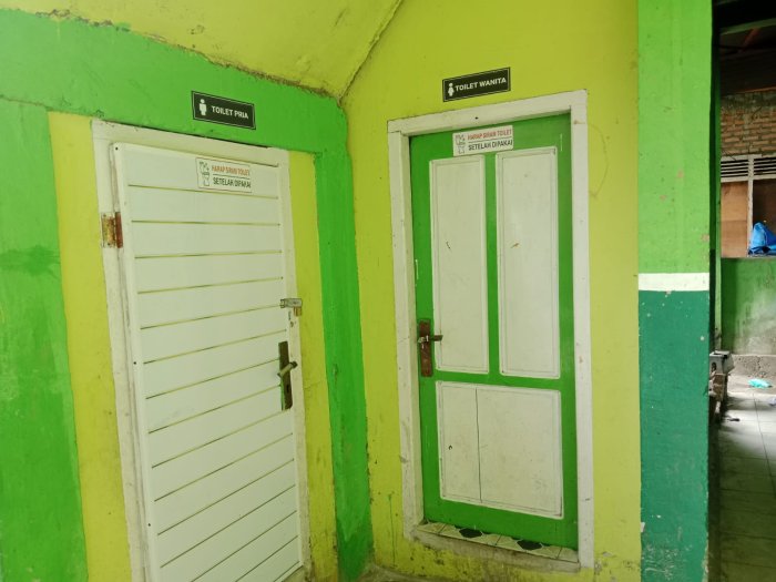 Papan Nama Toilet MIN 3 Kerinci Kini Terpasang Jelas