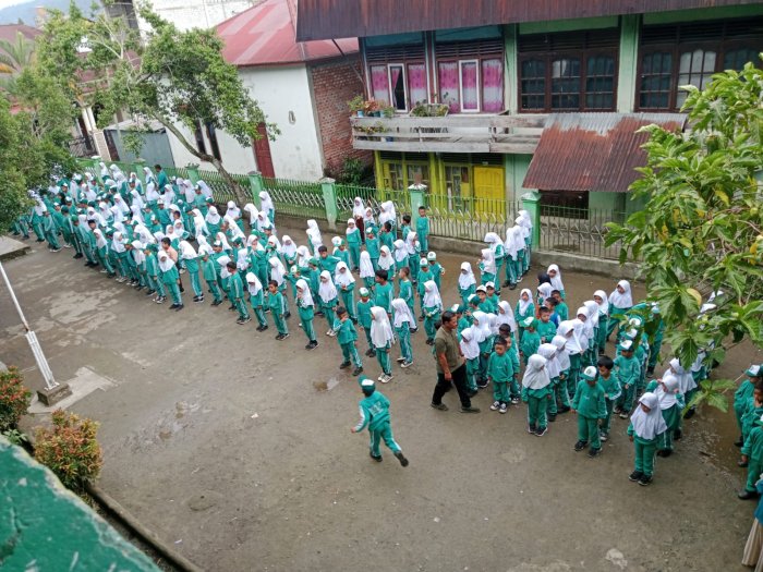 Penuh Semangat, Siswa MIN 3 Kerinci Laksanakan Senam Pagi Sabtu Bersama Kepala Madrasah