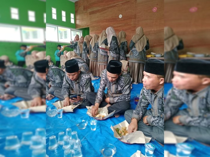 Indahnya Kebersamaan: Siswa MIN 3 Kerinci Nikmati MBG, Guru Kompak Bawa Bekal dari Rumah Indahnya Kebersamaan: Siswa MIN 3 Kerinci Nikmati MBG, Guru Kompak Bawa Bekal dari Rumah