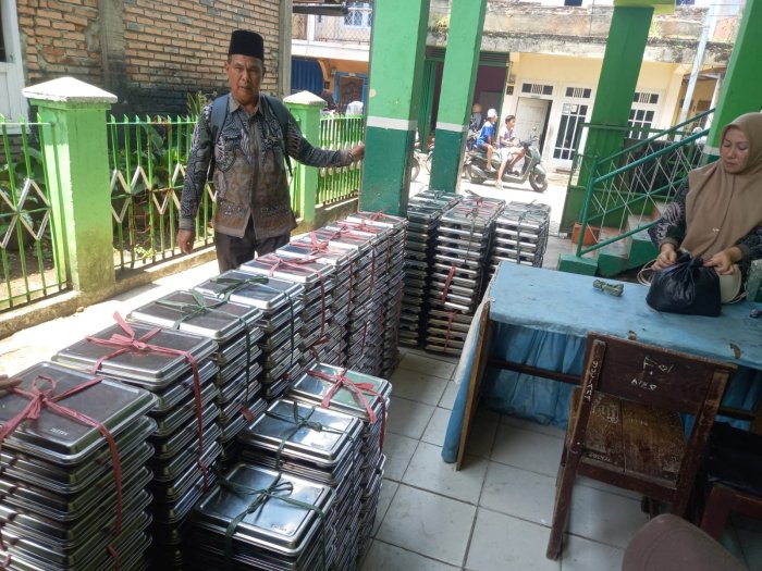 Kepala MIN 3 Kerinci Awasi Langsung Pelaksanaan MBG Hingga Penjemputan Ompreng