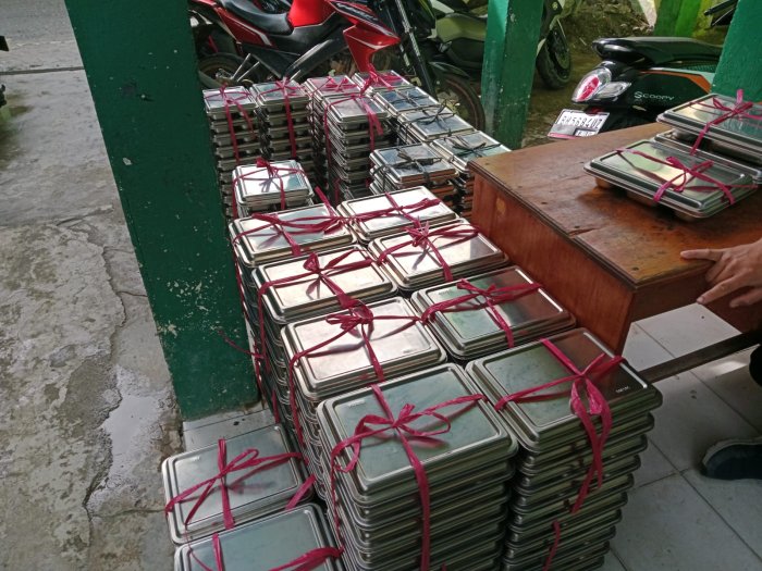 Jumat Berkah di MIN 3 Kerinci: Program Makan Bergizi Gratis Tingkatkan Gizi dan Semangat Belajar Siswa Jumat Berkah di MIN 3 Kerinci: Program Makan Bergizi Gratis Tingkatkan Gizi dan Semangat Belajar Siswa