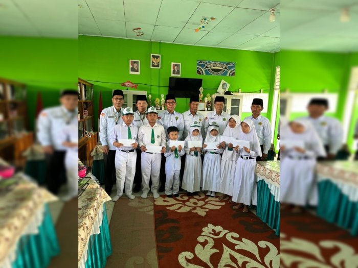 Monitoring Hari Pertama Sekolah di MIN 3 Kerinci Dirangkai dengan Penyerahan Bantuan Kemenag untuk 7 Siswa Monitoring Hari Pertama Sekolah di MIN 3 Kerinci Dirangkai dengan Penyerahan Bantuan Kemenag untuk 7 Siswa
